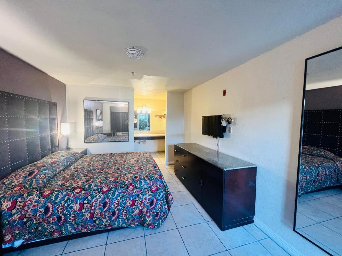 Royal Inn Motel Cypress Bagian luar foto